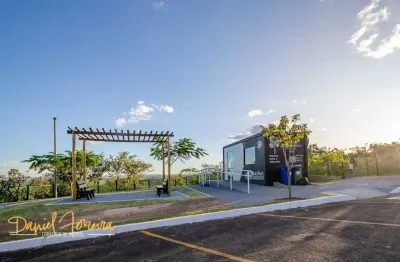 Lote totalmente regularizado e aceitando financiamento bancário.