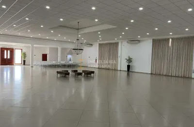 Imóvel comercial de alto padrão à venda – 2.021m² com estacionamento amplo