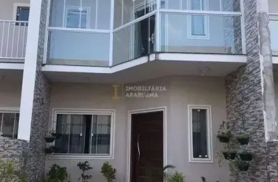 Triplex em condomínio fechado no bairro praia do hospício em araruama/rj.
