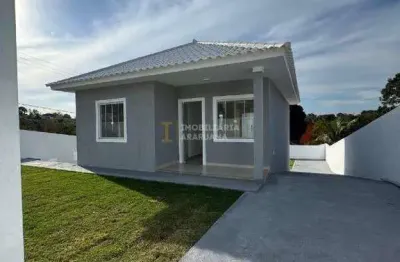 Casa nova com piscina em condomínio – próxima ao centro e ao mar