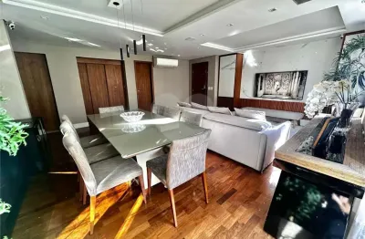 Apartamento com 3 quartos para alugar na Rua Tabapuã, Itaim Bibi, São Paulo