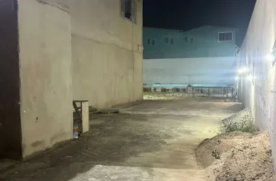 Vendo esta incrível casa, no valor de r$350mil aceita proposta, ou uma entrada de r$200.000 parcelas a combinar no começo da rua do tatus em frente ao bobs  50m pra pista, esquina com a pacheco e depo