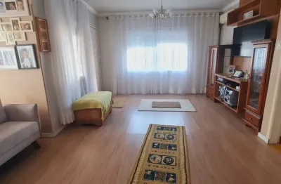 Sobrado com terraço, para 2 famílias +piscina, churrasqueira,  junker e muito mais.