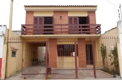 Lindo sobrado para até duas famílias amplo salão com churrasqueira