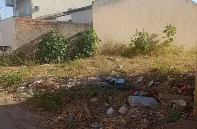 Lote perfeito pra vc, no asfalto, água, e esgoto, lote bem localizado, pertinho de tudo