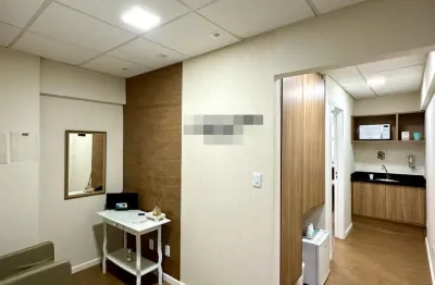 Sala comercial com 1 sala para alugar na Avenida Luiz Tarquínio Pontes, 2578, Buraquinho, Lauro de Freitas