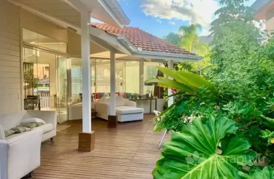 Casa em condomínio fechado com 3 quartos à venda na rua do jasmim manga, 23, lagoa da conceição, florianópolis por r$ 3.000.000