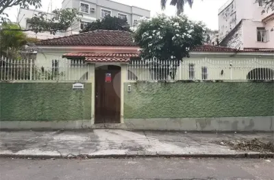 Excelente casa de 3 quartos em icarai com capacidade de 4 carros.