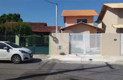 Casa duplex em sua primeira locação. bem localizada. ótimo nível de acabamento. espaço para construção de lazer privativo.