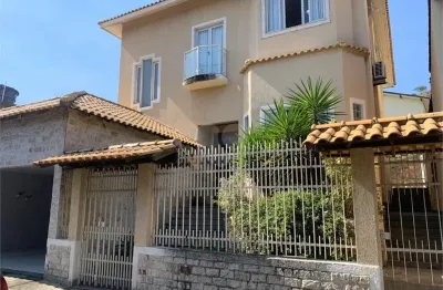 Excelente casa a venda de 4 quartos na rua benjamin constant.