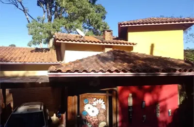 Excelente casa duplex dentro do condomínio green country em pendotiba