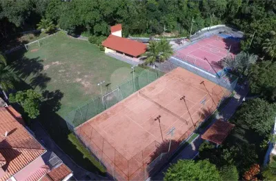 Casa triplex em condomínio fechado em especial localização, além de dotado de infraestrutura de lazer comum. imóvel possui cômodos amplos e indevassados, bem arejados e ventilados.  linda vista panorâ