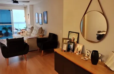 Excelente apartamento, com 2 quartos, suíte, varanda gourmet,{com cortina de vidro) comodos amplos, arejados