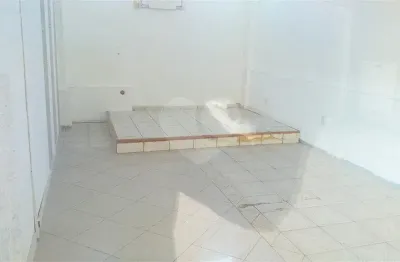 Loja comercial em tradicional shopping na região oceânica de niterói. boa visibilidade. fácil estacionamento no entorno.