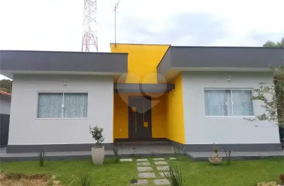 Excelente casa em condomínio localizado em várzea das moças. imóvel com 470m de área. sendo 107m de área construída, 3 dormitórios