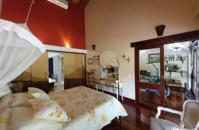 Casa com 4 quartos a venda 300 metros da praia de  itacoatiara, niterói, rj