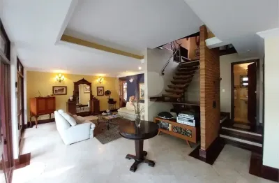 Casa com 4 quartos a venda 300 metros da praia de  itacoatiara, niterói, rj