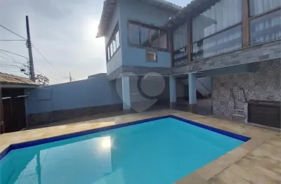 Linda residência com 5 quartos à venda: conforto, luxo e conveniência!