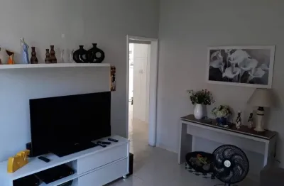 Excelente casa toda reformada com 2 quartos, sala , cozinha, banheiro com blindex, cómodos claros sol da manhã,localização privilegiada prox a igreja de santana