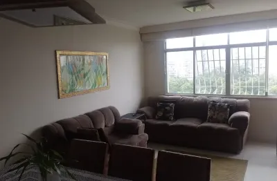 Muito bom apartamento em frente ao campo de são bento a melhor área verde de niterói 3 quartos todos com armários, super bem conservados