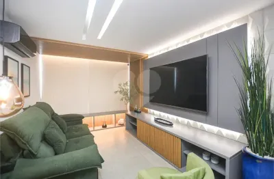 Apartamento à venda! reformado com projeto assinado pela renomada arquiteta thaís pereira e acabamento de alto padrão.