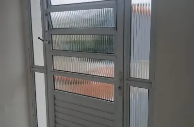 Casa 3 cômodos vila osasco , sem garagem, 4 casas no total , 1 disponível para locação .