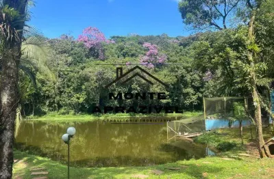 Chácara com  lagos e muita água dentro da propriedade com porteira fechada