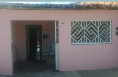 Casa em via pública por apenas 70 mil reais, com garagem, 2/4, sala, cozinha, banheiro, área de serviço quintal grande e murado