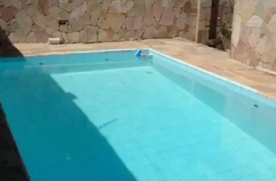 Casa com piscina para residência e comércio a poucos metros da lagoa do araçá