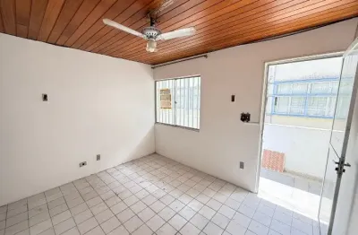 Quarto separado da sala com 41m2 a 350 metros do Aeroporto e documentos todos ok!