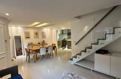 Casa tríplex em condomínio fechado na gleba a, com 3 quartos sendo 1 suíte, 1 vaga em 167m²