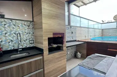 Cobertura duplex com 2 quartos sendo 1 suíte, piscina e churrasqueira