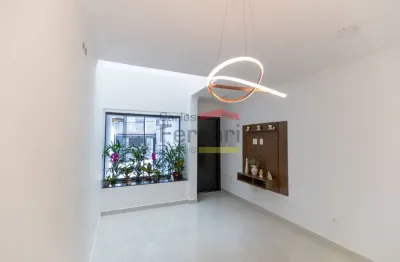 Sobrado novo de alto padrão, com 3 suítes, espaço gourmet e 2 vagas