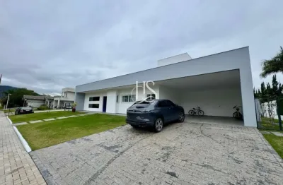 Casa 4 dormitórios, sendo 2 suítes master com closet e 2 demi-suítes