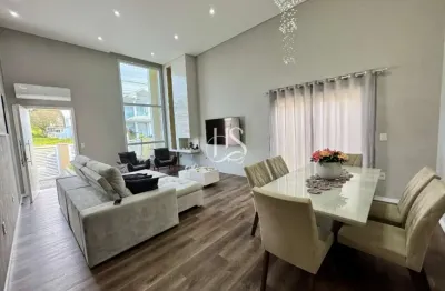 Casa 3 dormitórios, sendo 1 suíte 2 com closet, porteira fechada
