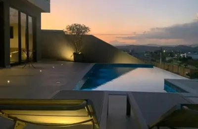 Maravilosa casa de alto padrão, á venda no condomínio residencial alphaville em são josé dos campos - sp.