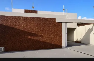 Linda casa no bairro de mangabeira viii com 3 quartos sendo duas suítes.