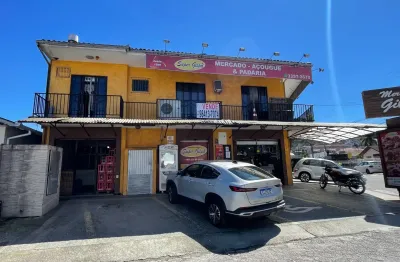 Mini mercado sala comercial e 4 apartamentos a venda e um deposito com terreno de 600 metros, quadrados de terreno.,