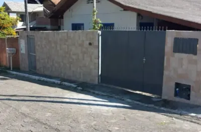 Terreno a venda em sambaqui em ótima localização e posição com viabilidade