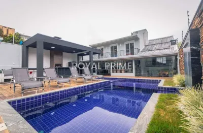 Casa de rua de alto padrão, reformada, com quintal, piscina e 4 quartos à venda, 490 m² - santo inácio - curitiba/pr