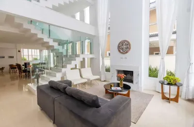 Casa moderna com 5 dormitórios em condomínio fechado no São Braz – Curitiba/PR