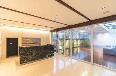 Casa de luxo em condomínio, 4 suítes, jardim, e 850m2 - p/ locação no ecoville