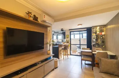Casa de condomínio com pé-direito alto, 3 suítes e 2 vagas à venda – santo inácio, curitiba/pr