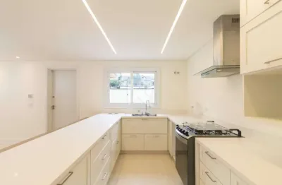 Triplex com Jardim, 4 quartos e 2 vagas à venda – Santo Inácio - Curitiba/PR