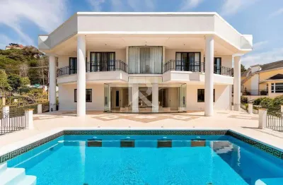 Casa em Condomínio com Vista para o Parque, Piscina e 4 suítes, 805m2 para venda - Tingui - Curitiba/PR