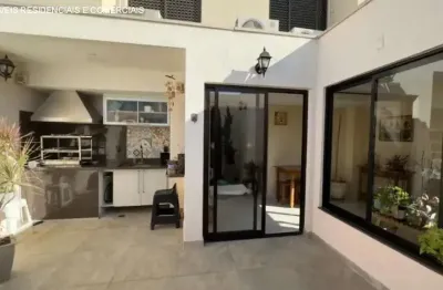 Com 174 m², distribuída em 2 andares e projetada para oferecer conforto, elegância e praticidade. o imóvel conta com 3 dormitórios, sendo que um deles