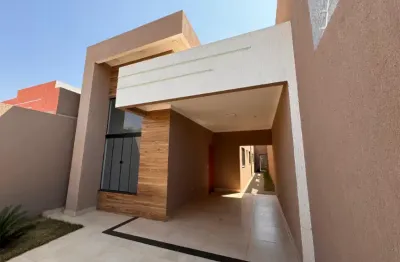 Casa nova a 1km do centro, bairro excelente, próximo de tudo.