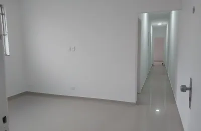 Apto.  2 quartos e sacada de frente. bem localizado , perto do aquário  