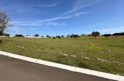 Terreno amplo com toda infraestrutura em loteamento fechado 