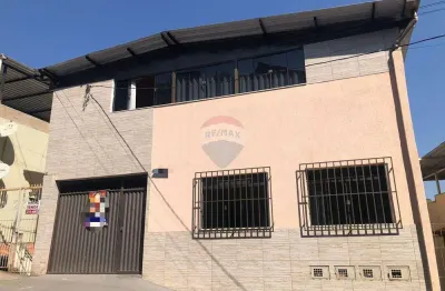 Casa de três quartos sendo um suíte a venda no bairro grajaú, próxima a  padarias, drogarias, mercados, escolas, pets, igrejas católicas e outras.